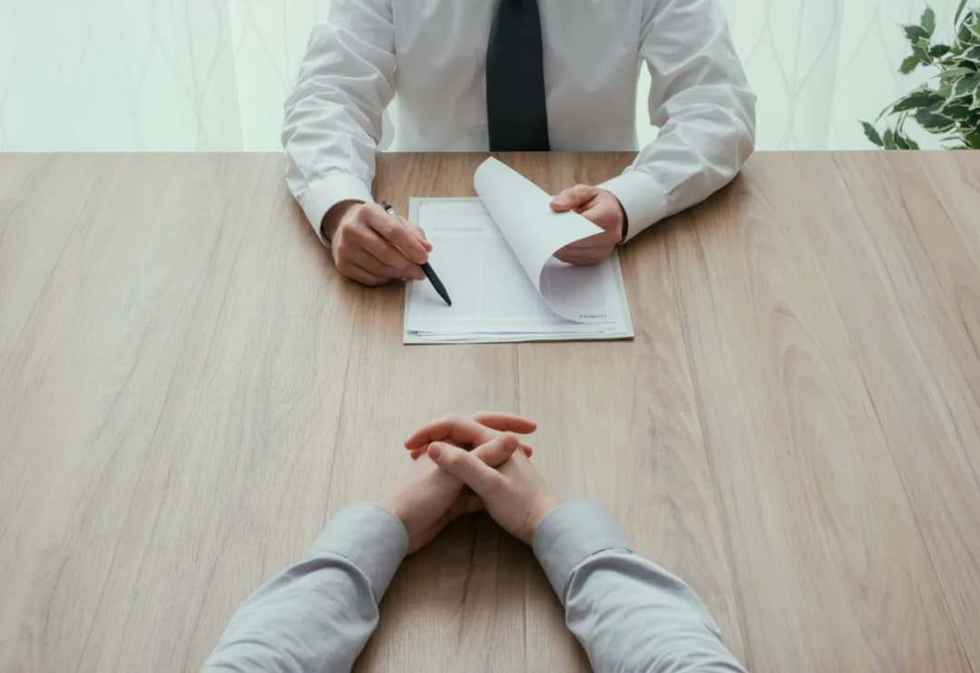 Jak zwolnić pracownika zatrudnionego na czas nieokreślony bez błędów